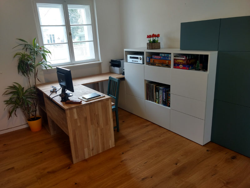 mein neues Büro samt selbstgebautem Schreibtisch